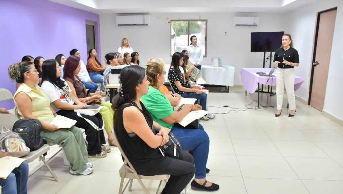 Mujeres de Nava se capacitan en liderazgo empresarial