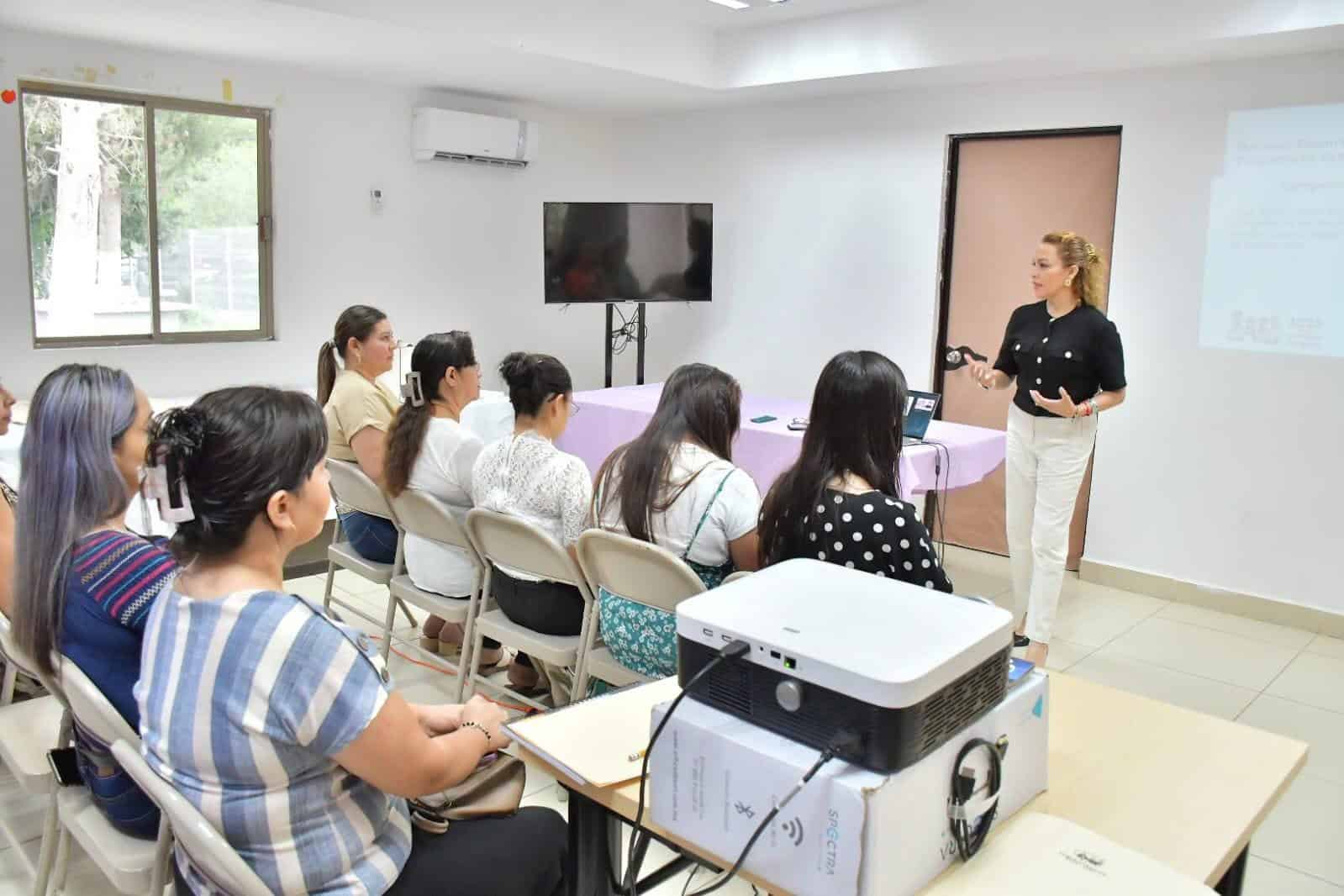 Mujeres de Nava se capacitan en liderazgo empresarial