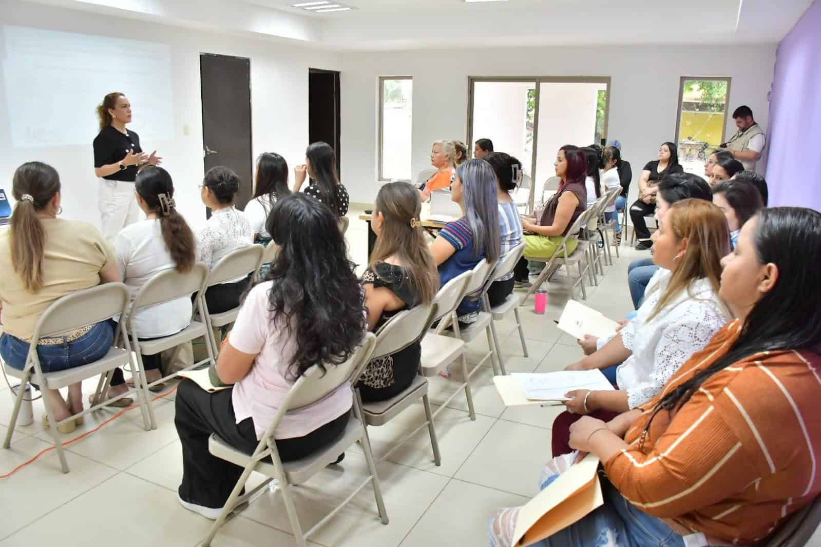 Mujeres de Nava se capacitan en liderazgo empresarial