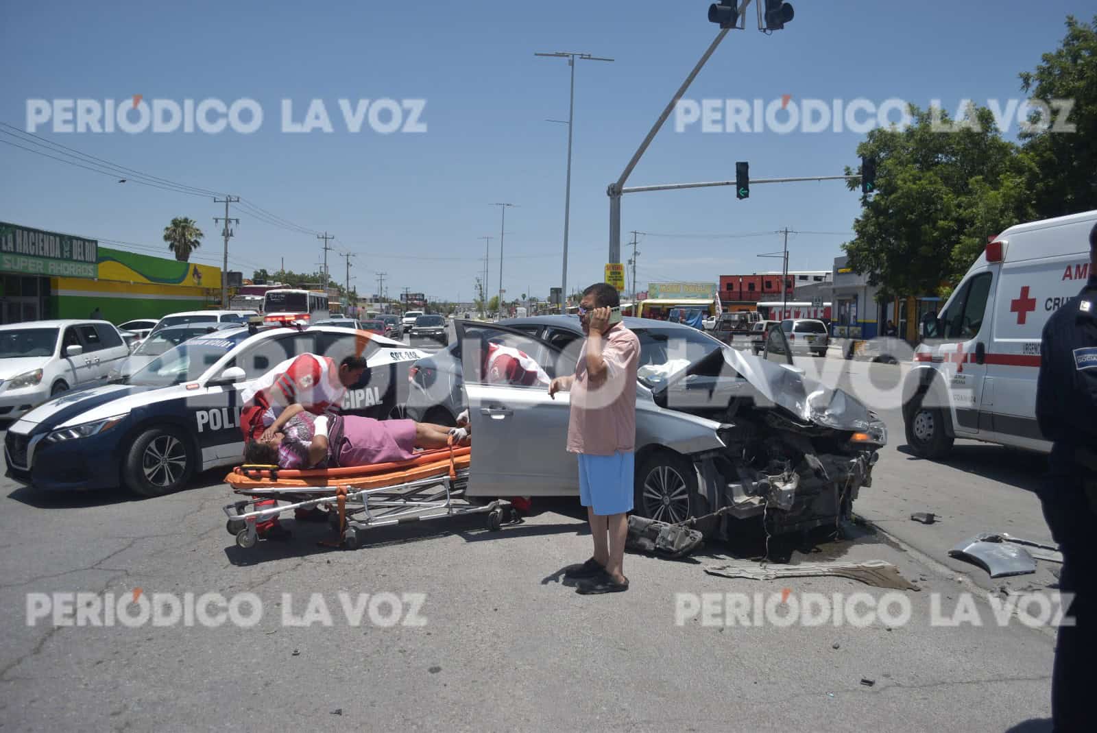 Provoca fuerte choque  con ambulancia del IMSS