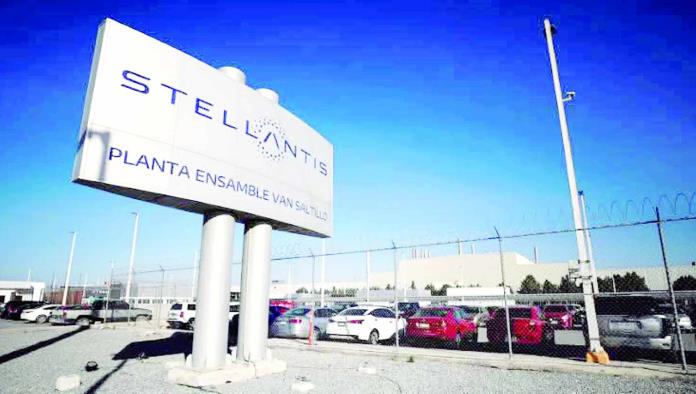 Queda prensada con maquinaria en Stellantis