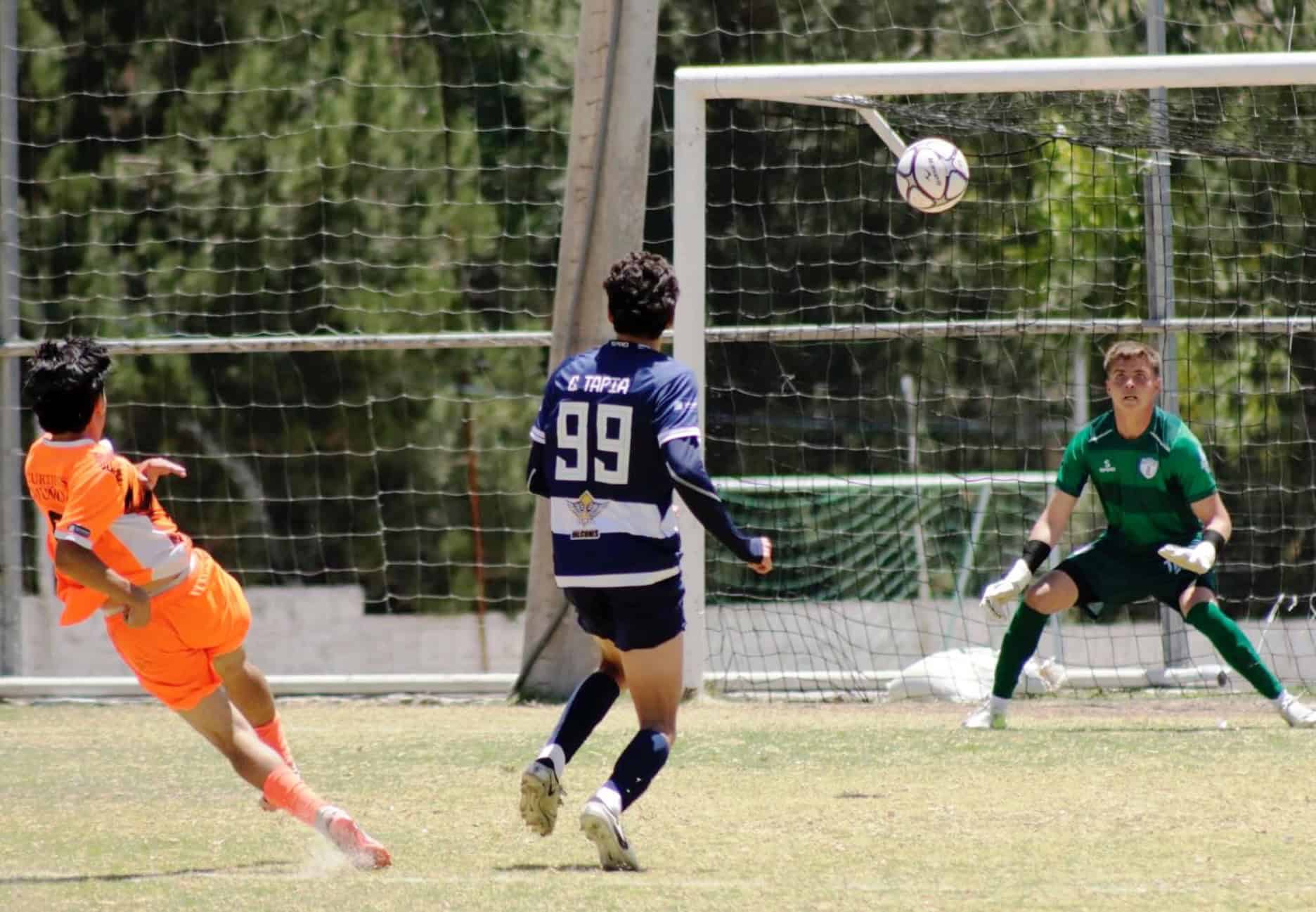 Relegan a futbolistas en Arteaga Relegan a futbolistas en Arteaga