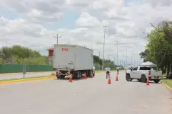 Instalan operativo de revisión a camiones de carga en el Libramiento José de las Fuentes