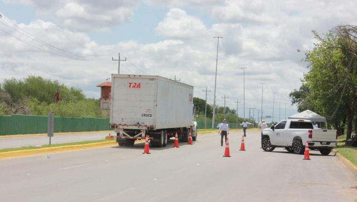 Instalan operativo de revisión a camiones de carga en el Libramiento José de las Fuentes