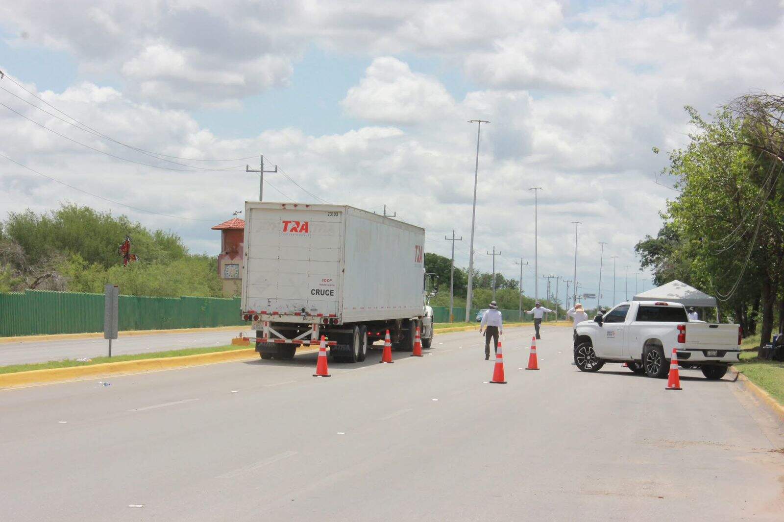 Instalan operativo de revisión a camiones de carga en el Libramiento José de las Fuentes