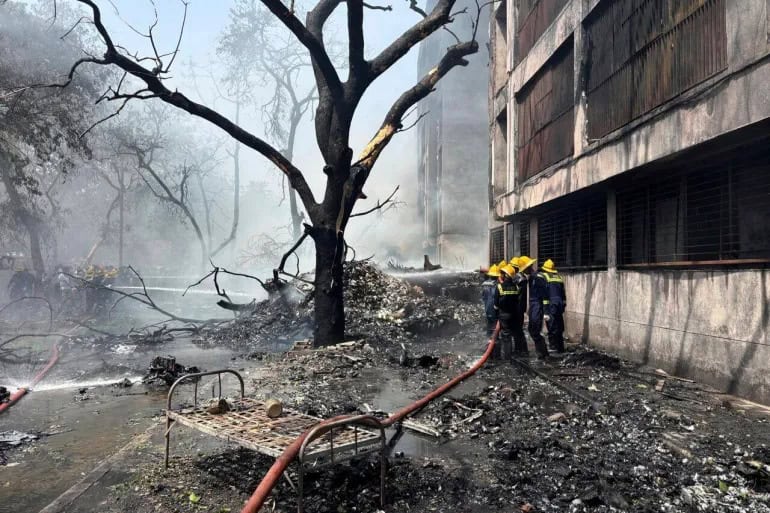 Tragedia aérea en India: avión de Air India con 242 personas a bordo