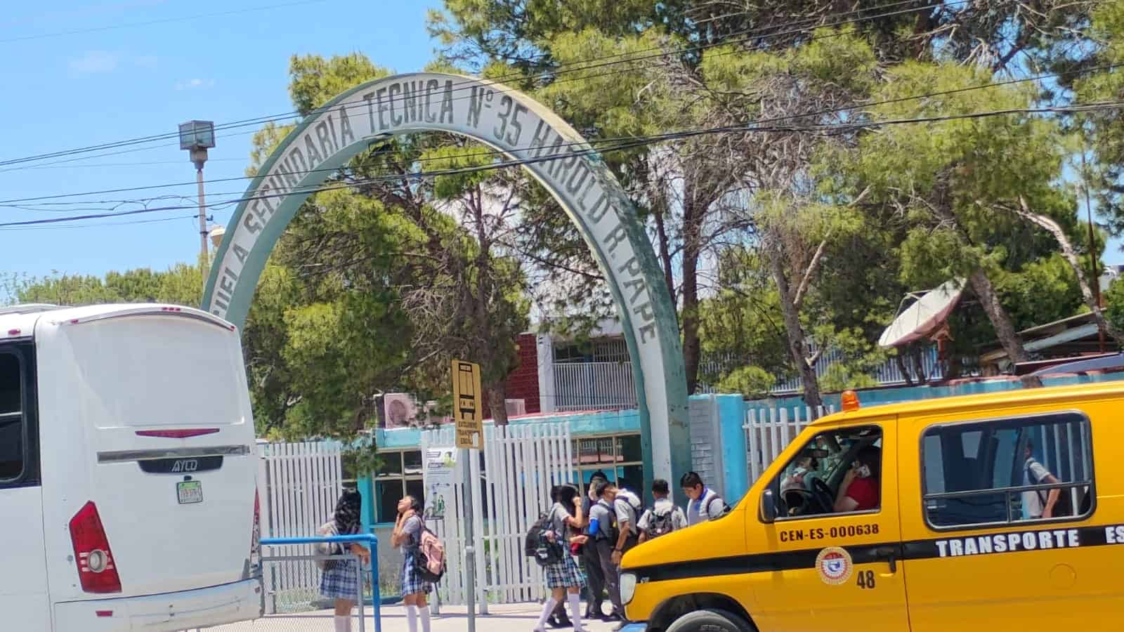 Estudiantes de Secundaria 35 sufren calor extremo por falta de aire acondicionado