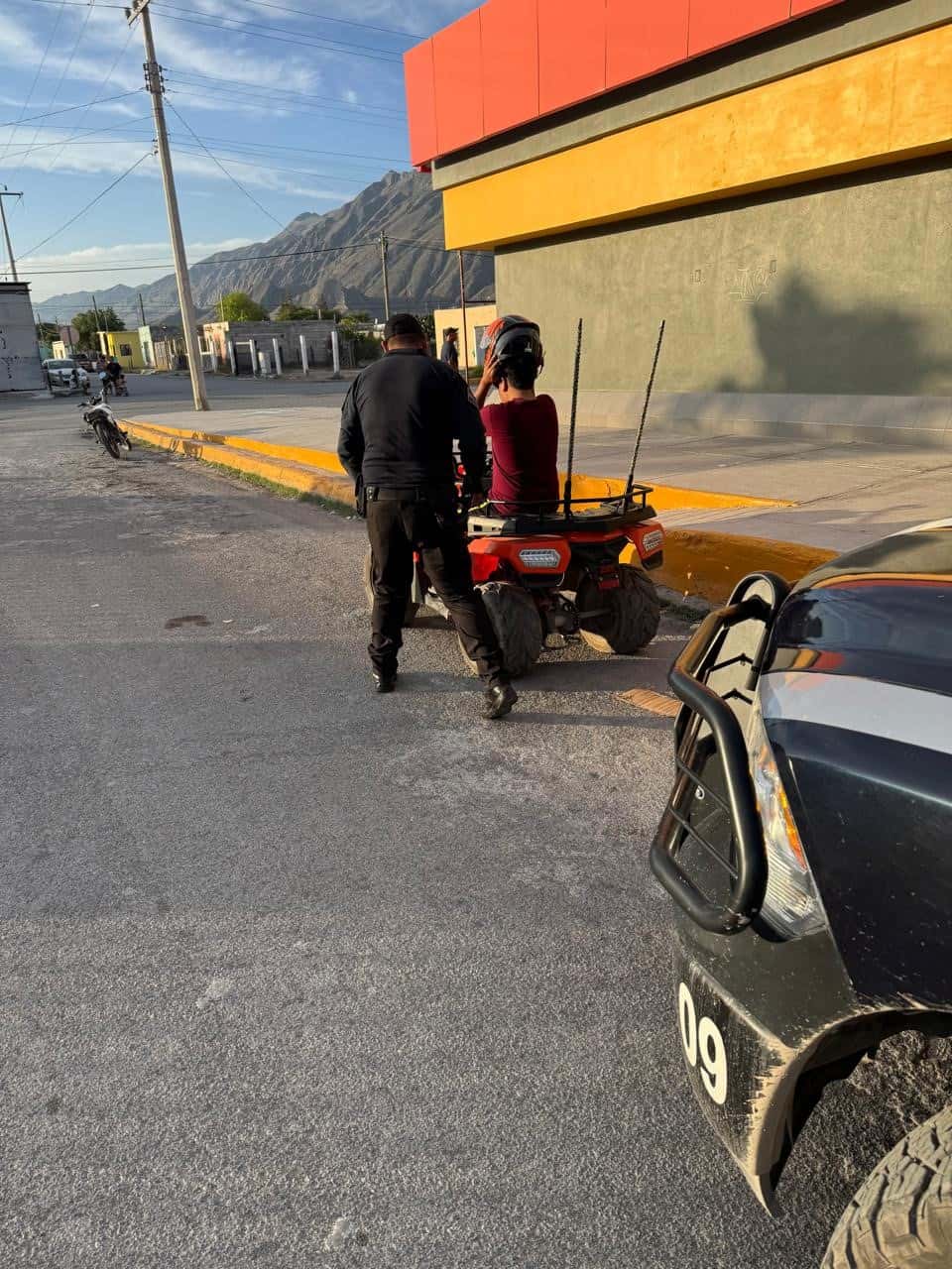 Detienen a 15 menores en moto sin casco, placas ni licencia en Cuatro Ciénegas