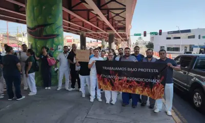 Amenazan a empleados del IMSS por protestar ante calor extremo en Clínica 7