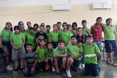 Estudiantes de sexto grado sorprenden con emotiva despedida a su maestra en Castaños