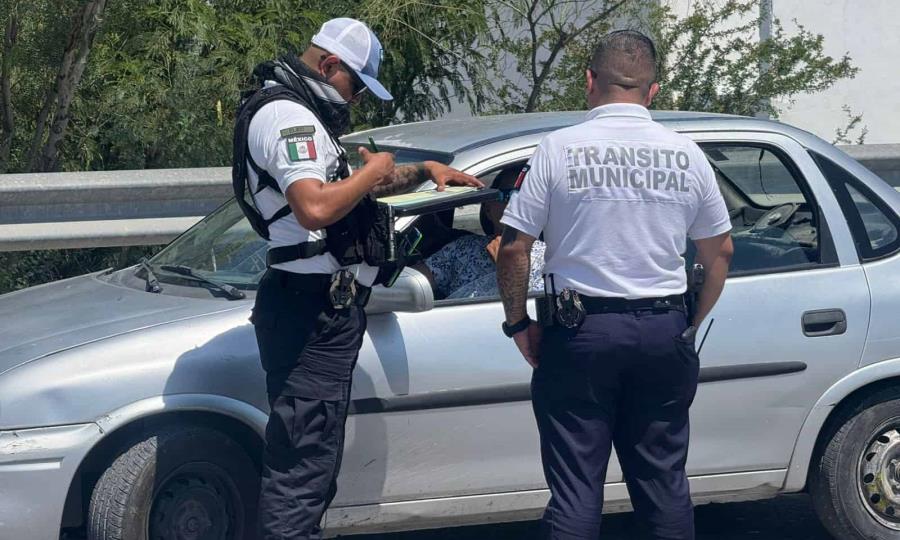 Multan a conductores sin cinturón en operativo de seguridad vial en avenida Las Torres