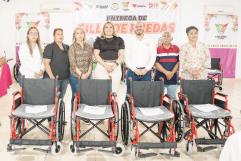Entregan 15 sillas de ruedas adaptadas a personas con discapacidad en Castaños