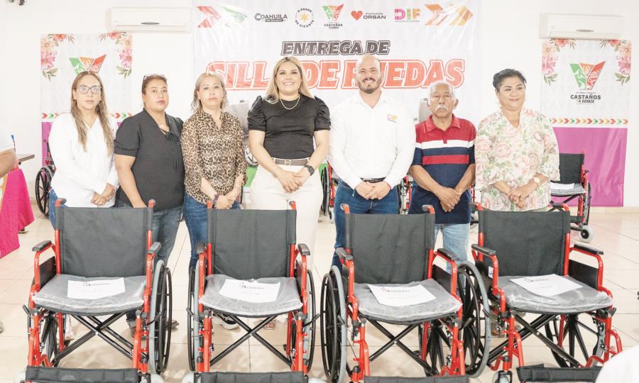 Entregan 15 sillas de ruedas adaptadas a personas con discapacidad en Castaños
