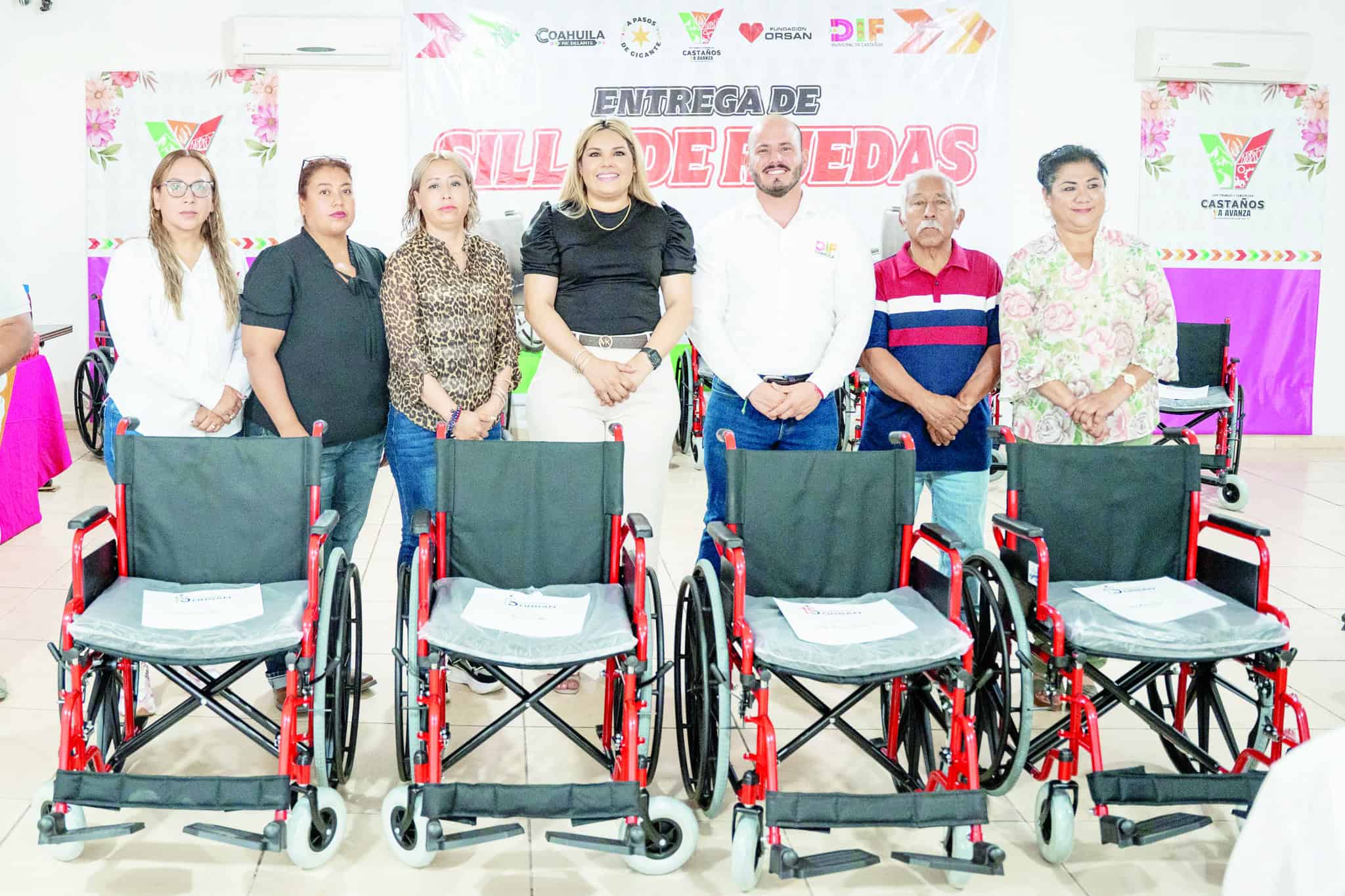 Entregan 15 sillas de ruedas adaptadas a personas con discapacidad en Castaños