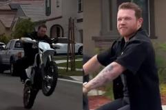 “Jala bien perro eh”: ‘Canelo’ Álvarez hace caballitos en moto antes de pelear
