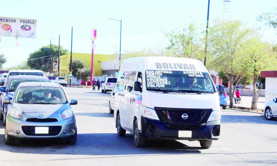 Acusan exceso de unidades en la Ruta Bolívar; combis solo trabajan 3 días