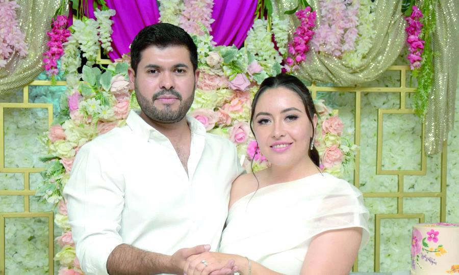 Andrea Estefanía Muños celebra su despedida de soltera rumbo a su boda en octubre