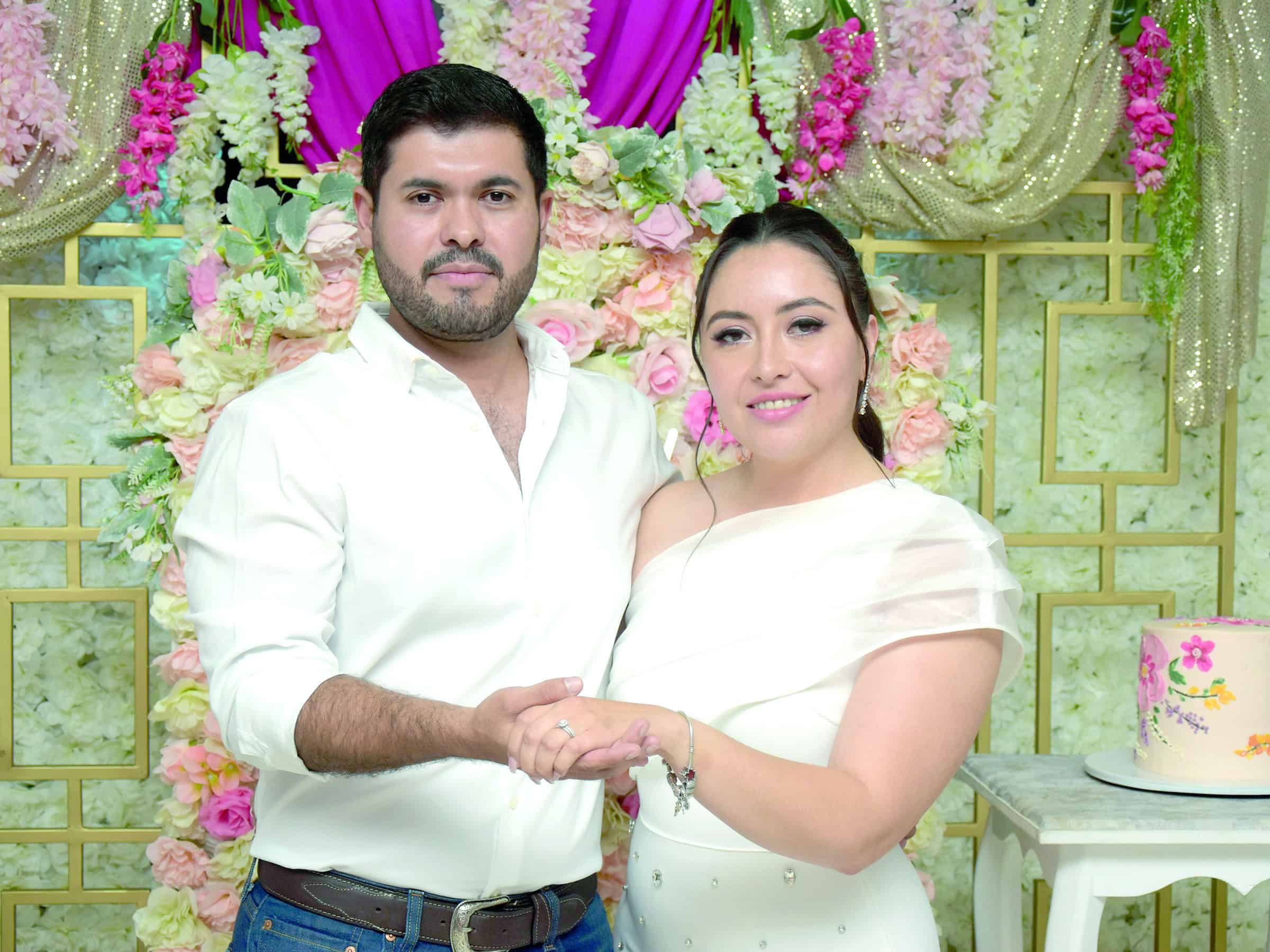 Andrea Estefanía Muños celebra su despedida de soltera rumbo a su boda en octubre