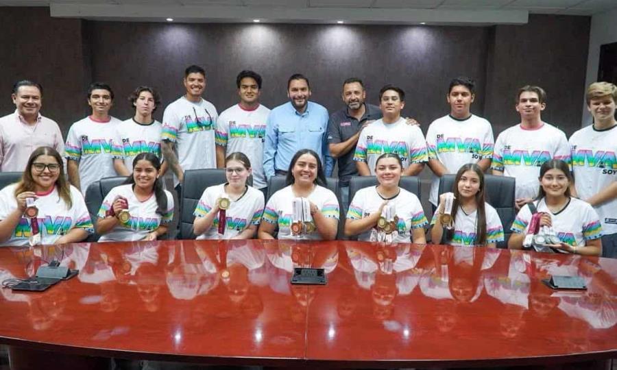 Carlos Villarreal reconoce a medallistas de CONADE 2025 en tiro con arco y básquetbol