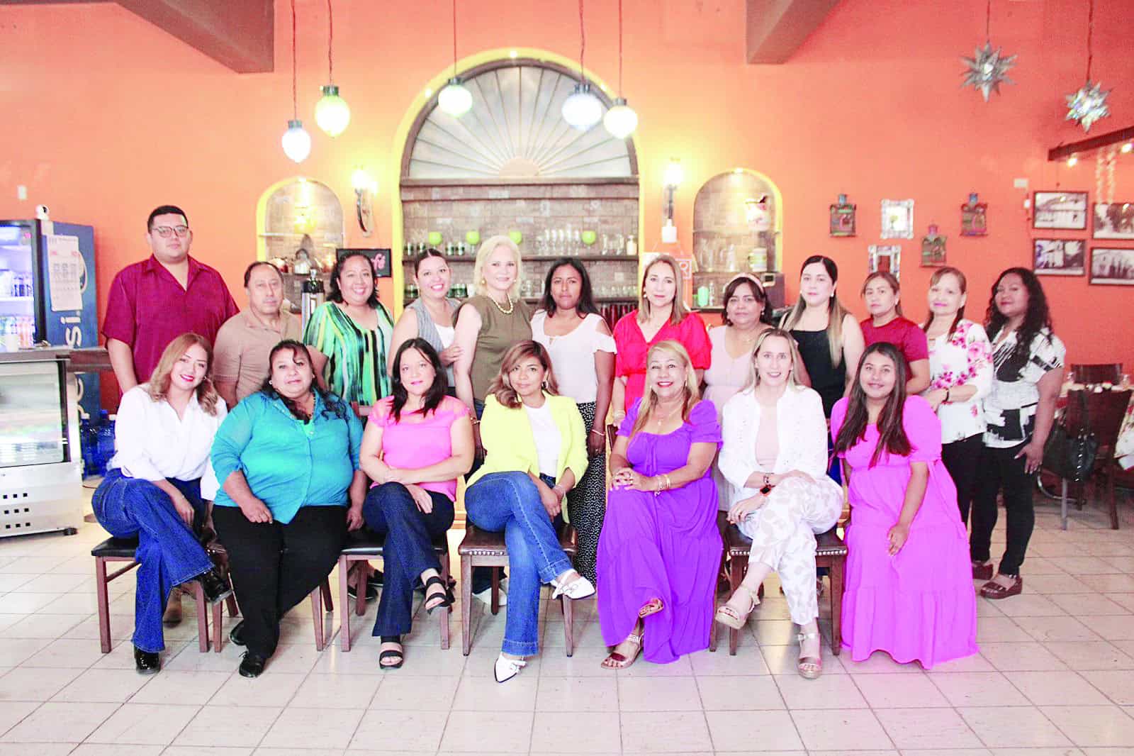 Laura Jiménez celebra a bibliotecarios en Múzquiz por su labor cultural y educativa