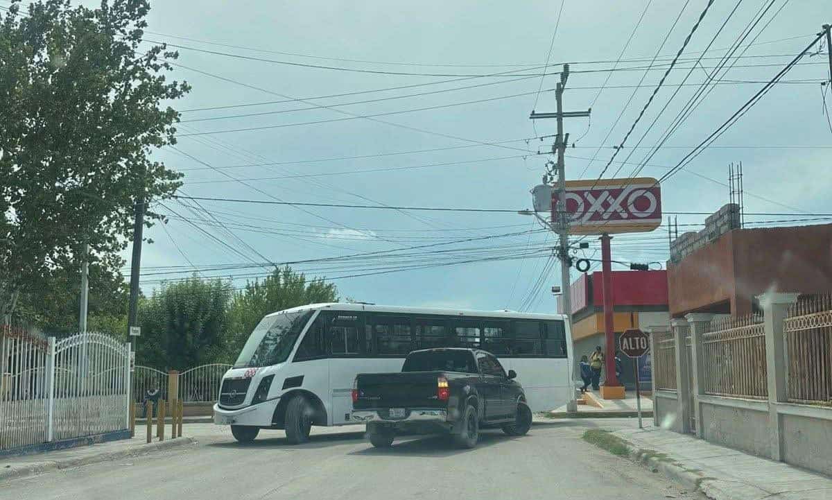 Otro choque más: Chofer de ODEL provoca accidente en Nava
