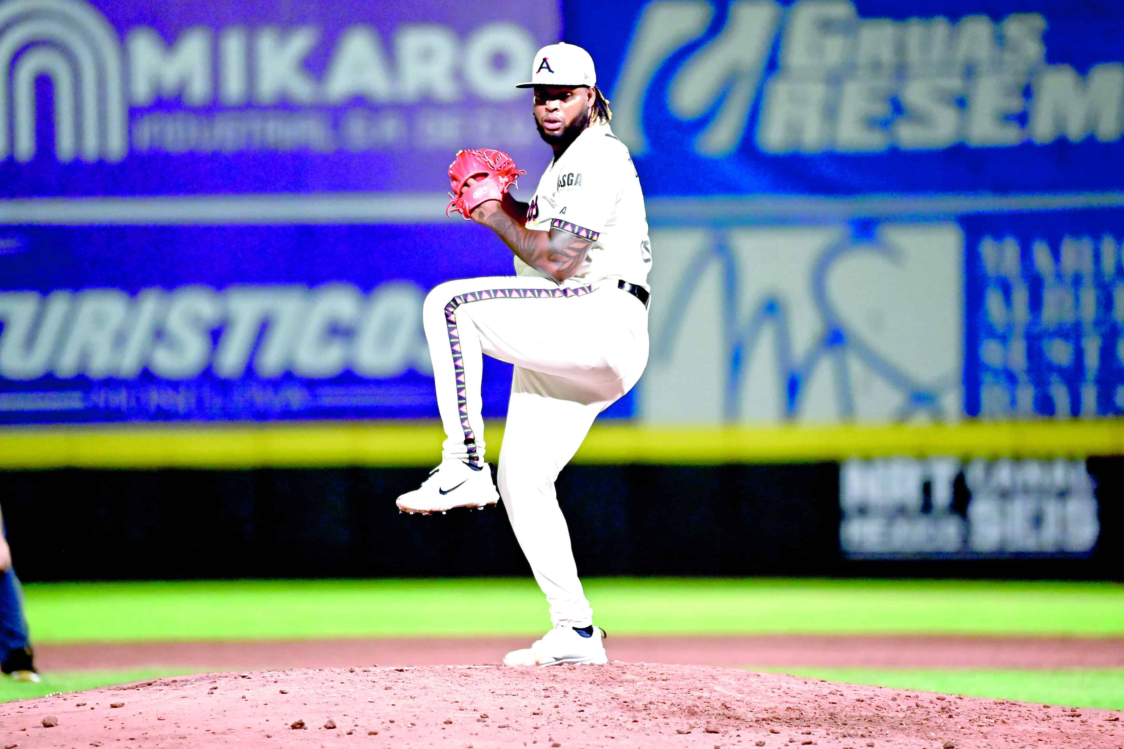 Piratas de Campeche vencen 12-6 a Acereros de Monclova y aseguran la serie