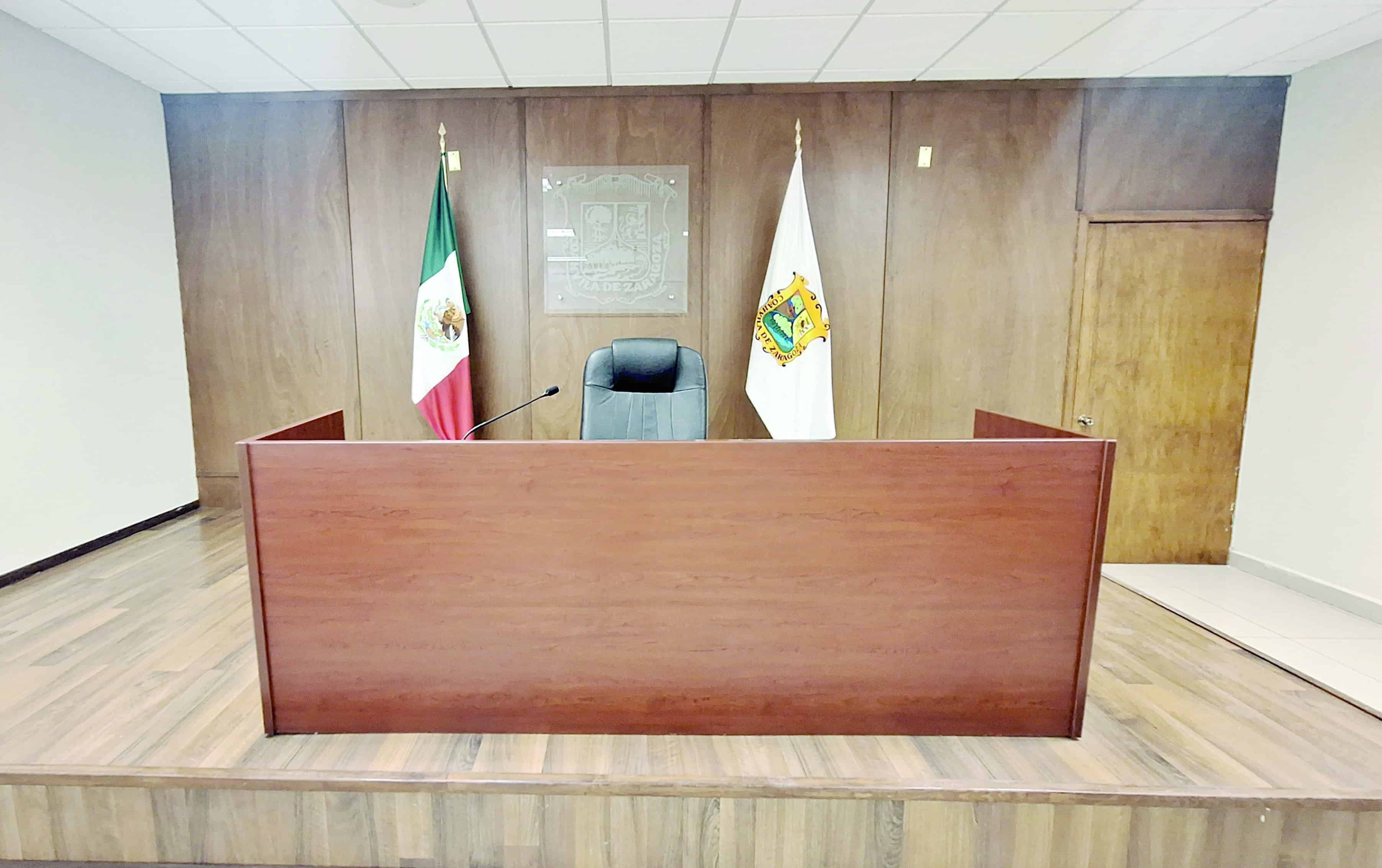 Difieren audiencia por fraude; defensor no se presenta y asignan abogado de oficio