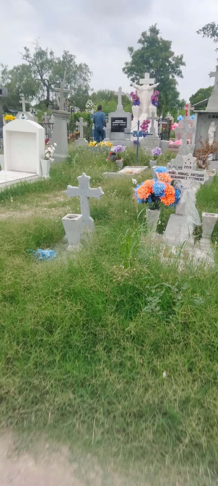 Indignación en el Día del Padre: Panteones de Piedras Negras, en completo abandono