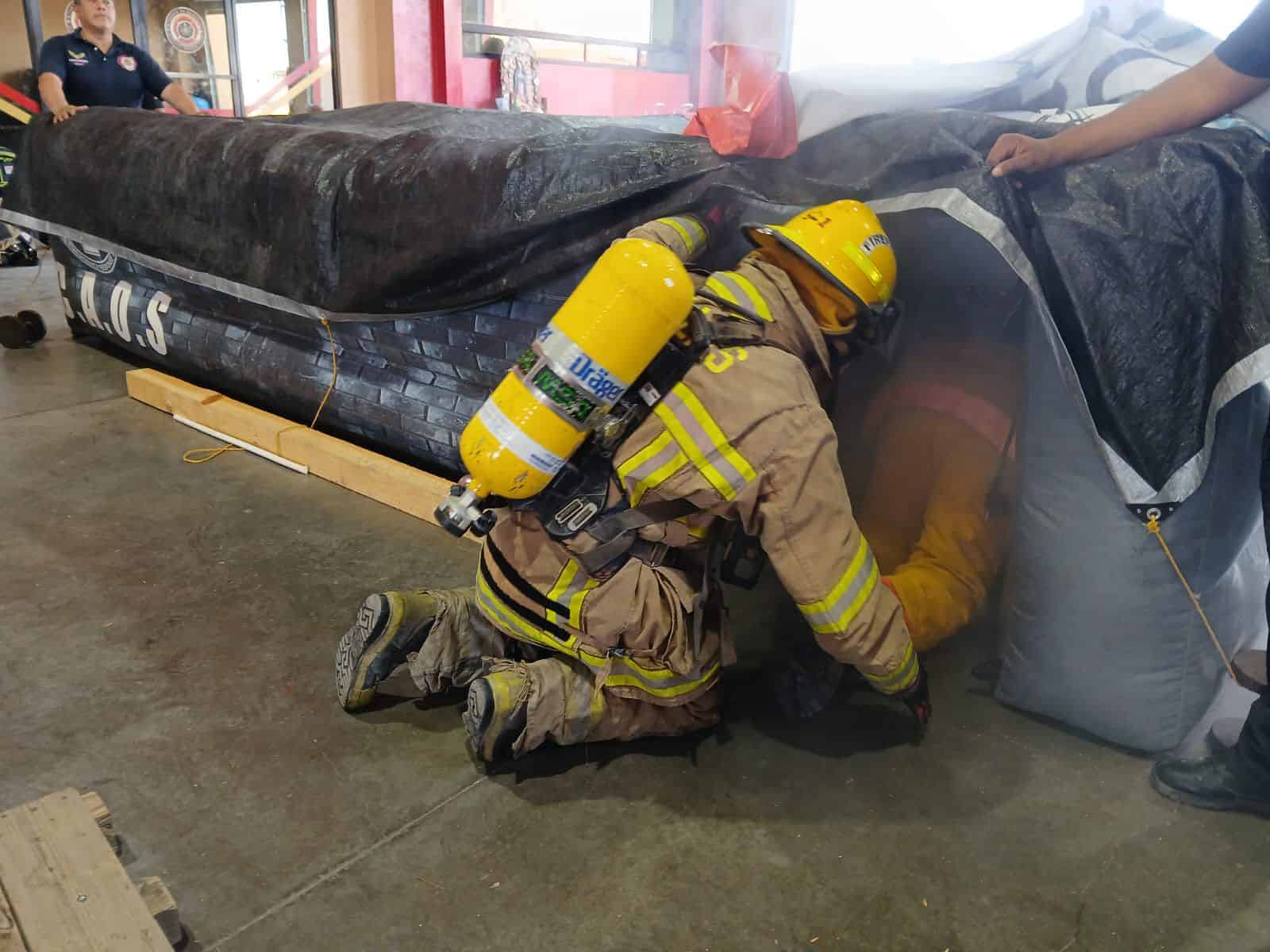 Bomberos de Ciudad Acuña comparten su experiencia en capacitación regional