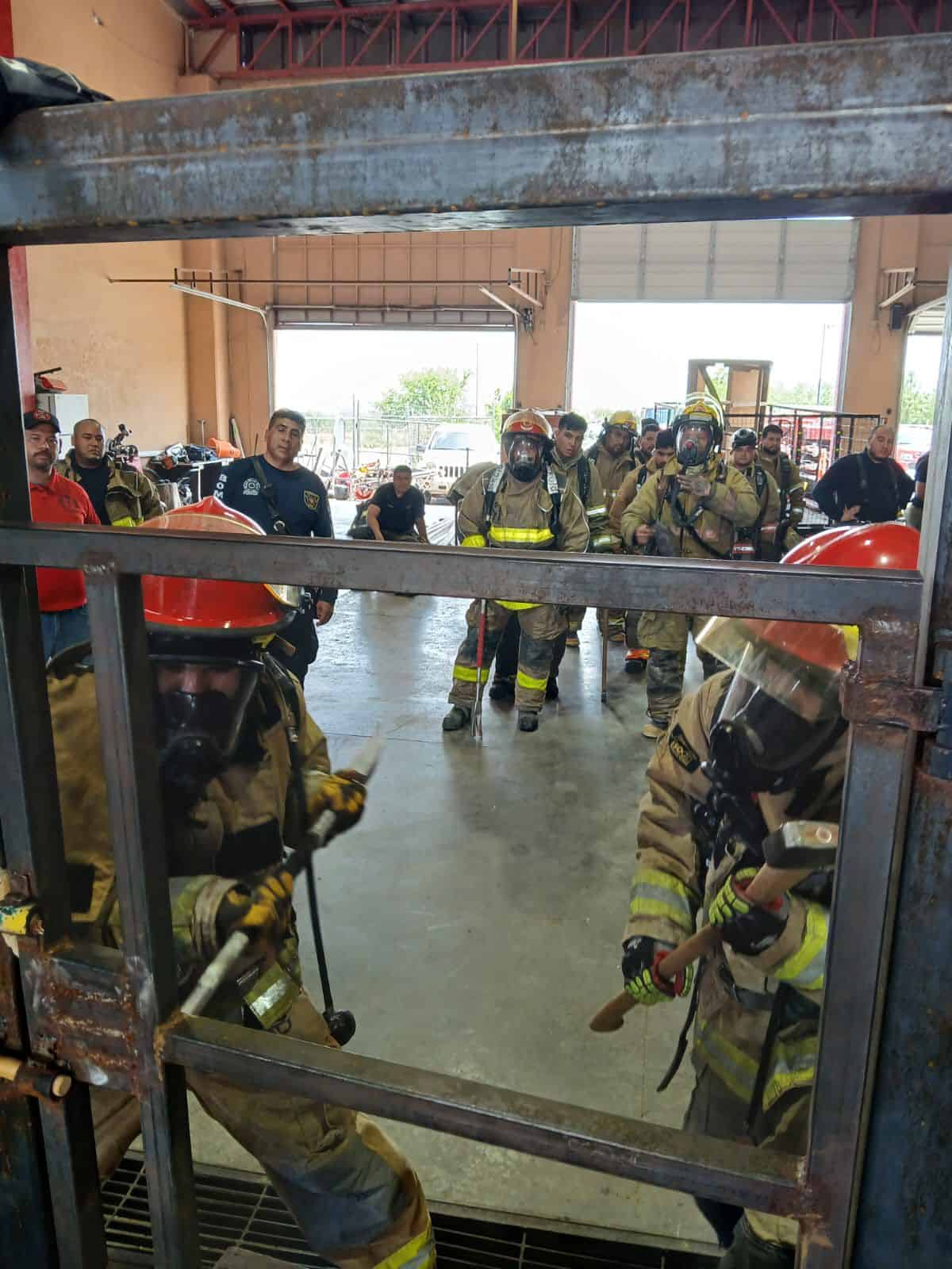 Bomberos de Ciudad Acuña comparten su experiencia en capacitación regional