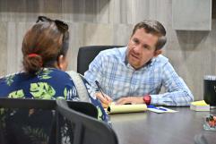 Hugo Lozano atiende personalmente a familias en “Lunes Ciudadano” en San Buenaventura