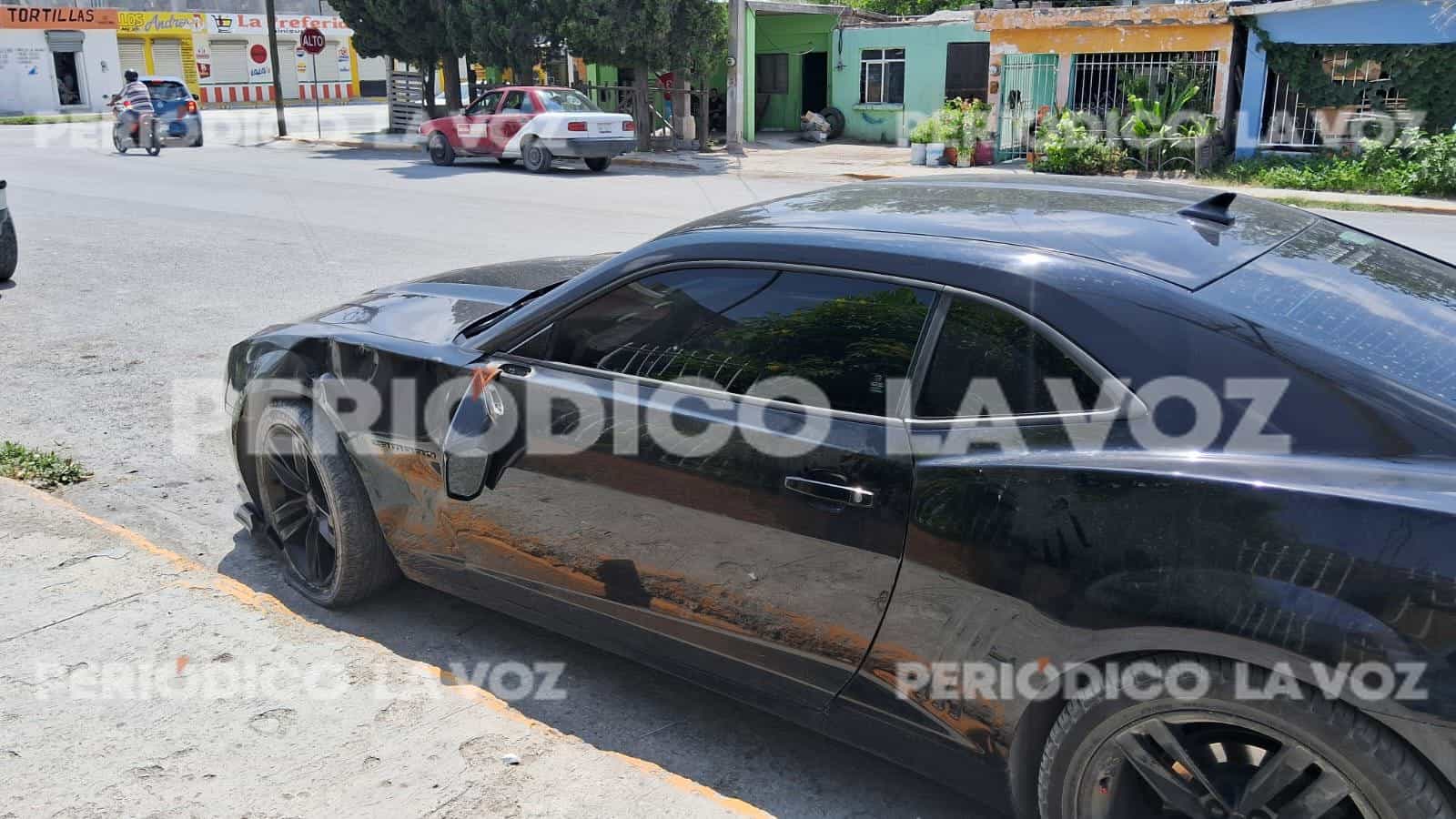 Conductor embiste a motociclista en la Occidental y abandona auto deportivo