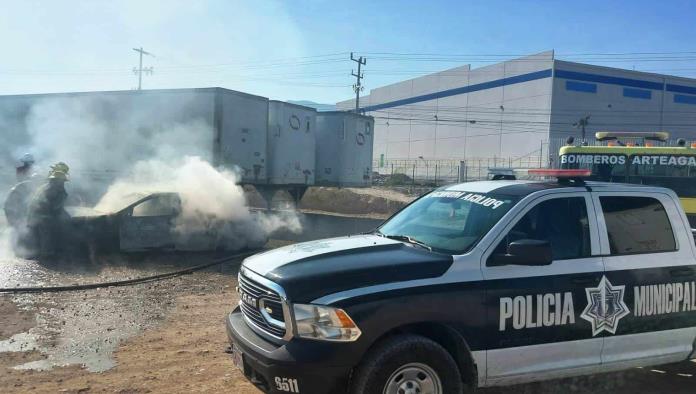 Termina camioneta calcinada