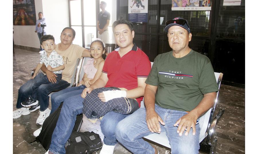 Pasajeros felices con la nueva línea Aerus: ahorro y rapidez en vuelos desde Frontera
