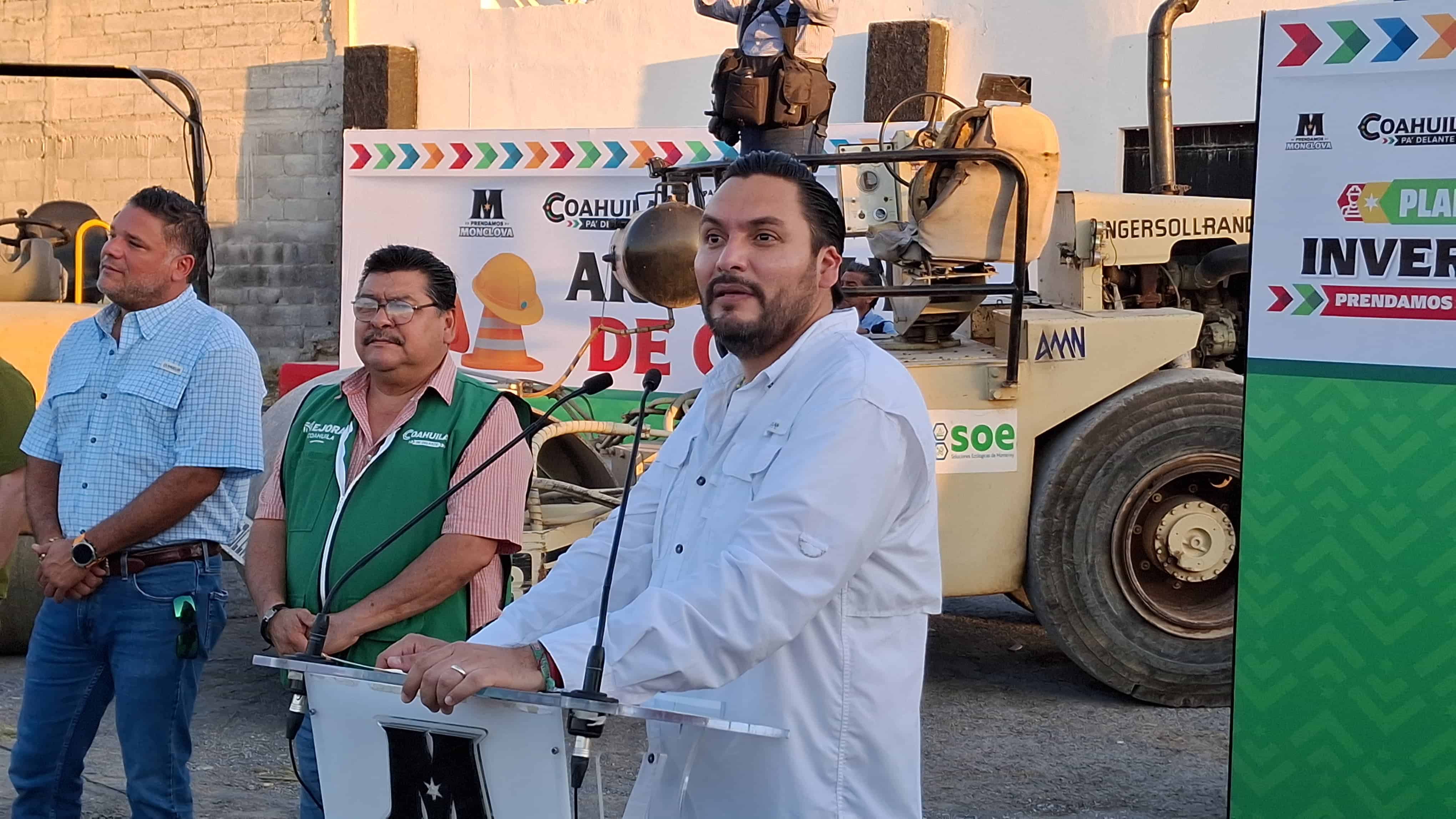 Carlos Villarreal inicia pavimentación en la colonia Guerrero