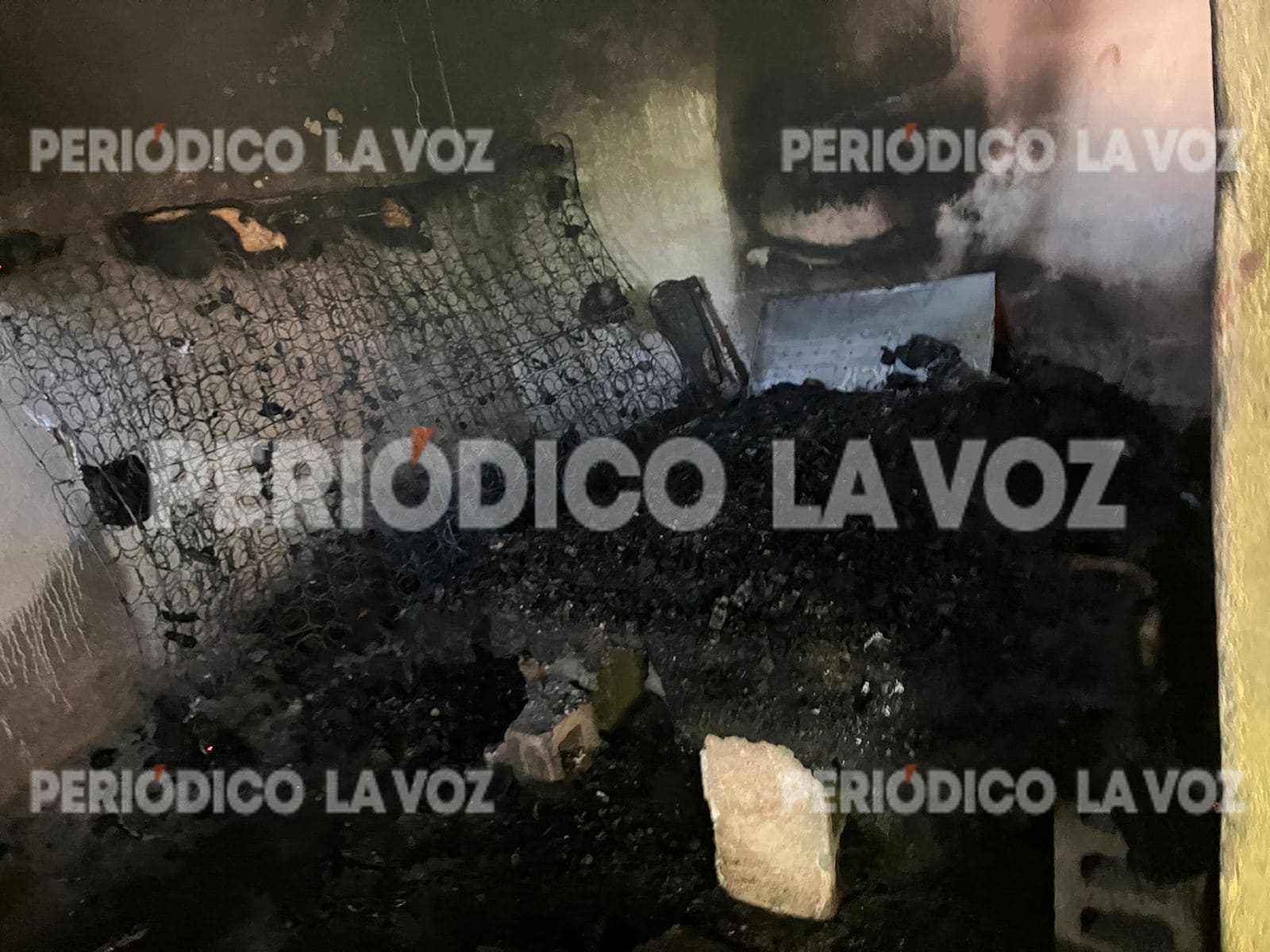 Incendio en casa abandonada alarma a vecinos en la Primero de Mayo de Monclova