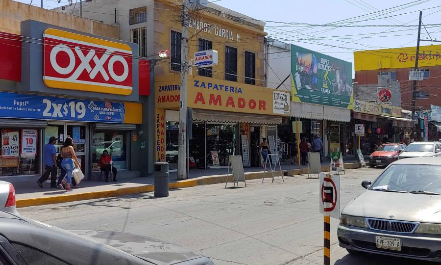 Comercios de Monclova se preparan para aumento en ventas por temporada de graduaciones