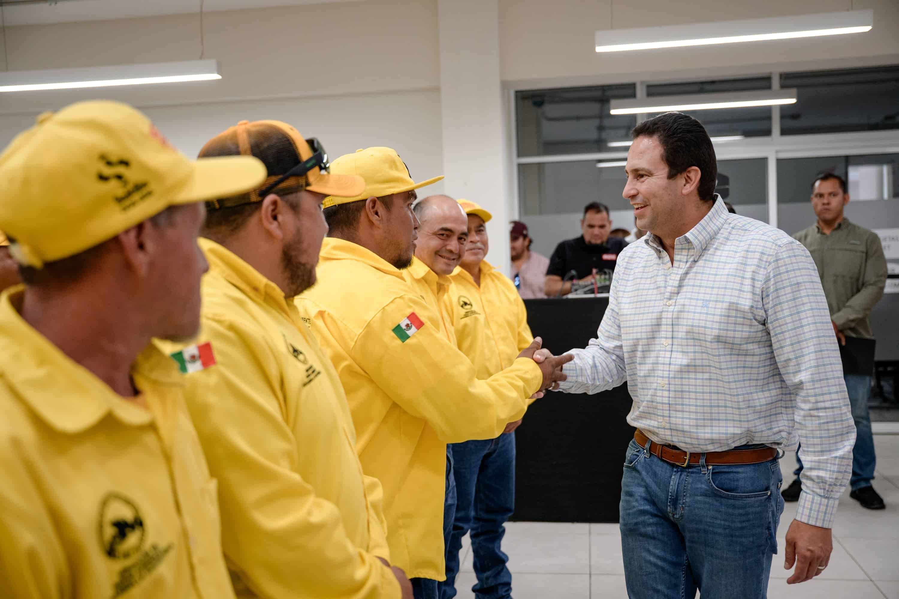 Entrega Javier Díaz apoyos a brigadistas Entrega Javier Díaz apoyos a brigadistas