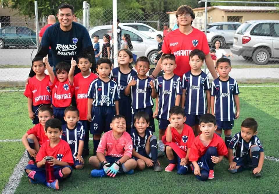 Niños de Nava brillan en torneo de fútbol