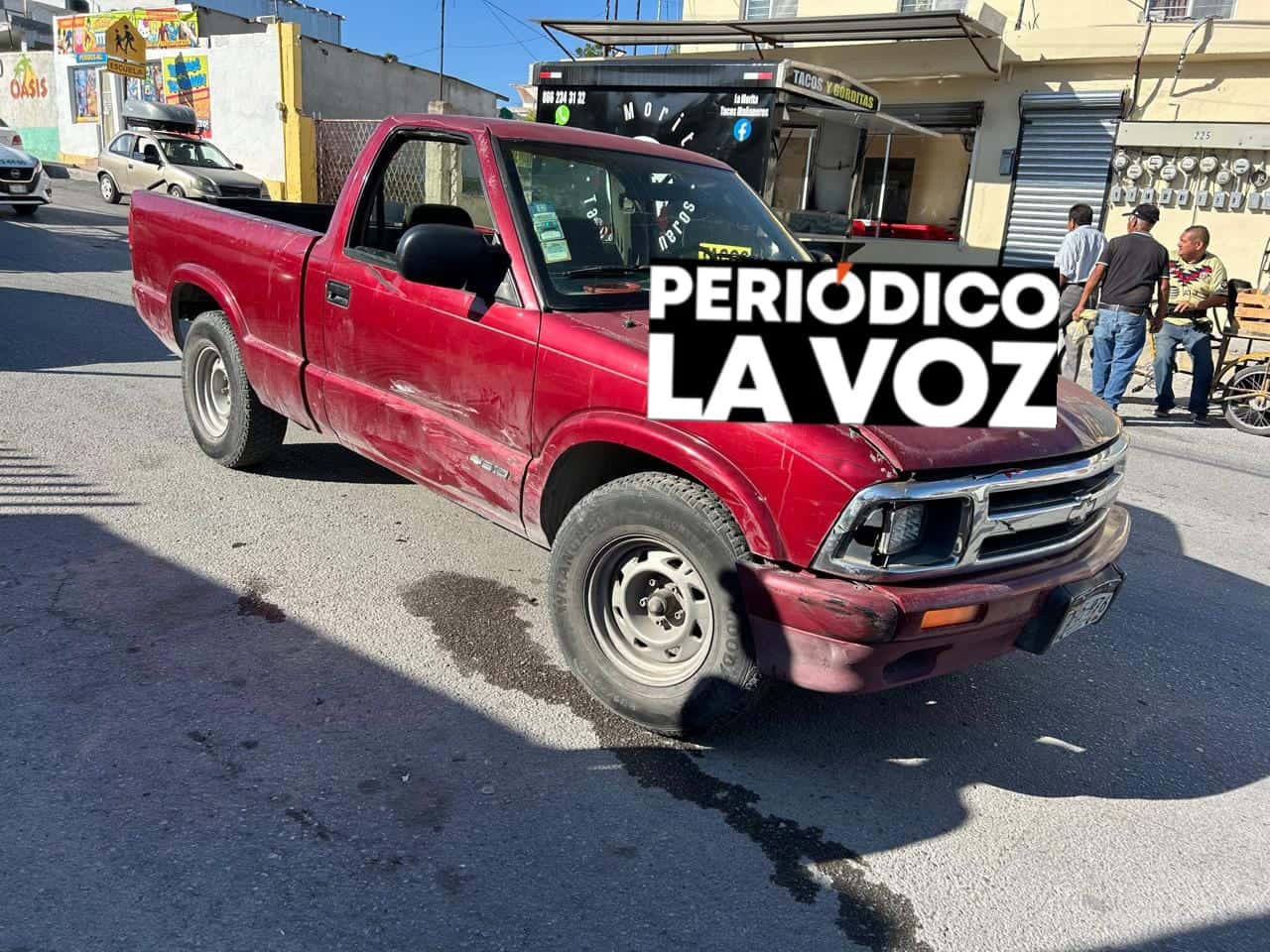¡Se quedó sin frenos!: Hace chuza con autos de profes de la Leopoldo