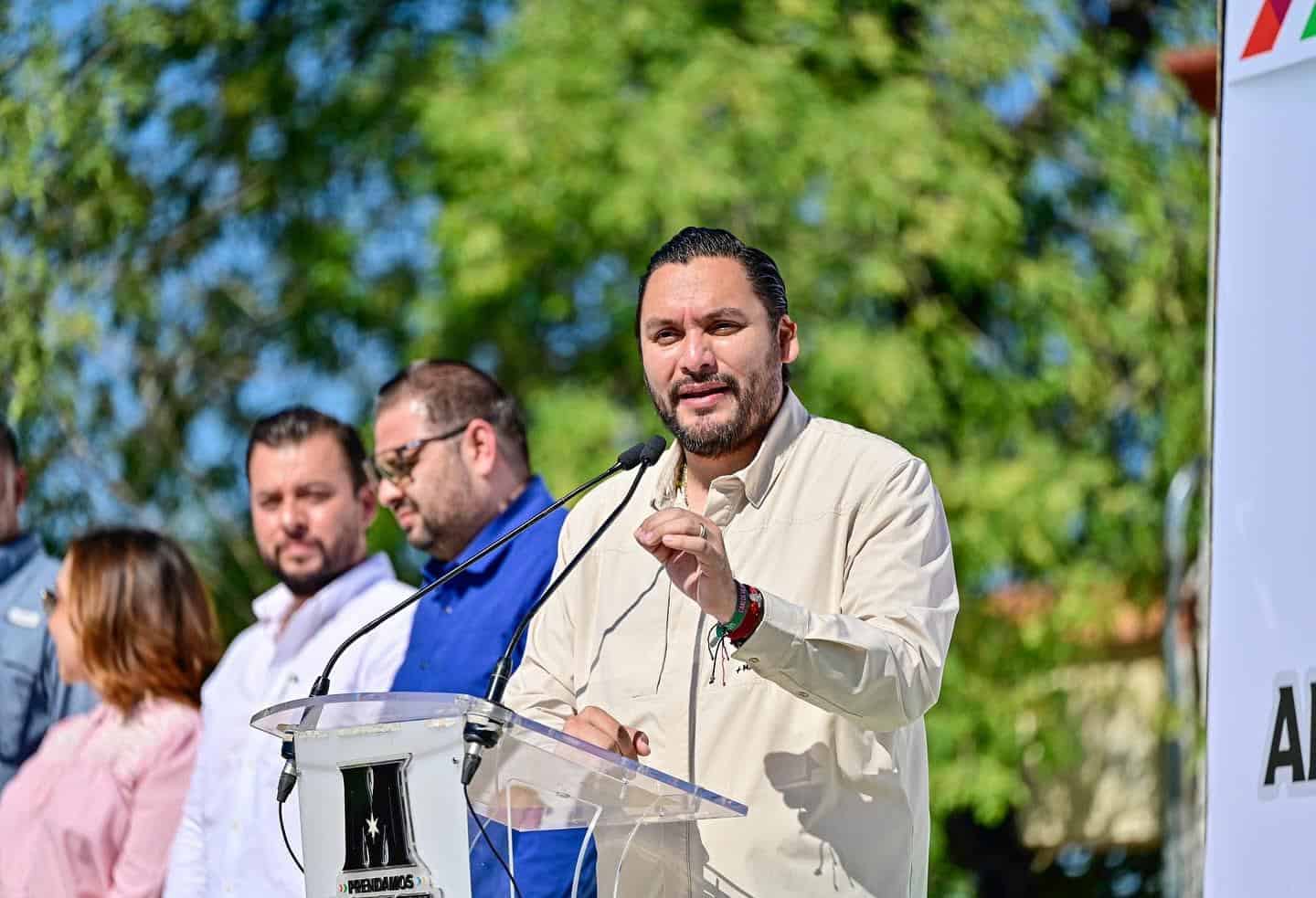 Encabeza Carlos Villarreal arranque de pavimentación en el CBTIS #36