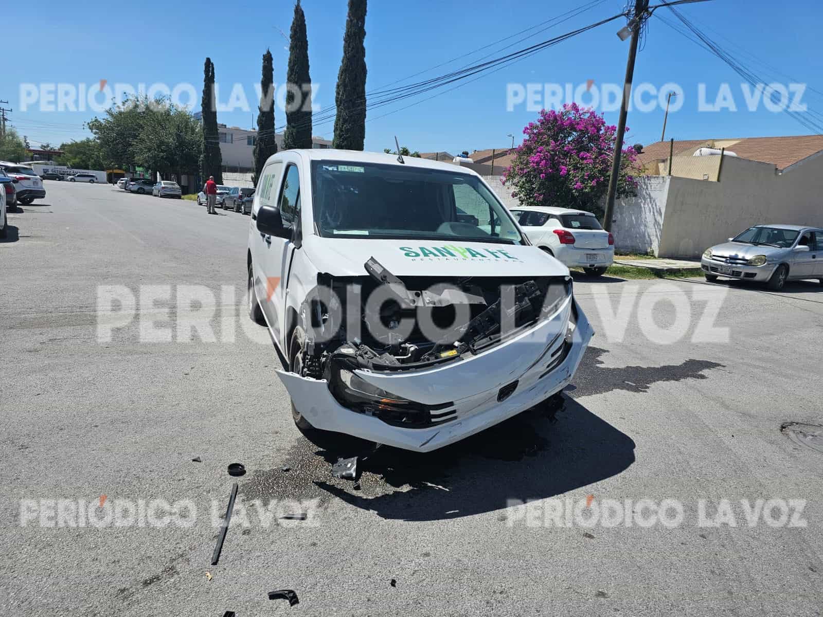 Choca camioneta del jale en la colonia Chamizal tras no respetar señal de alto