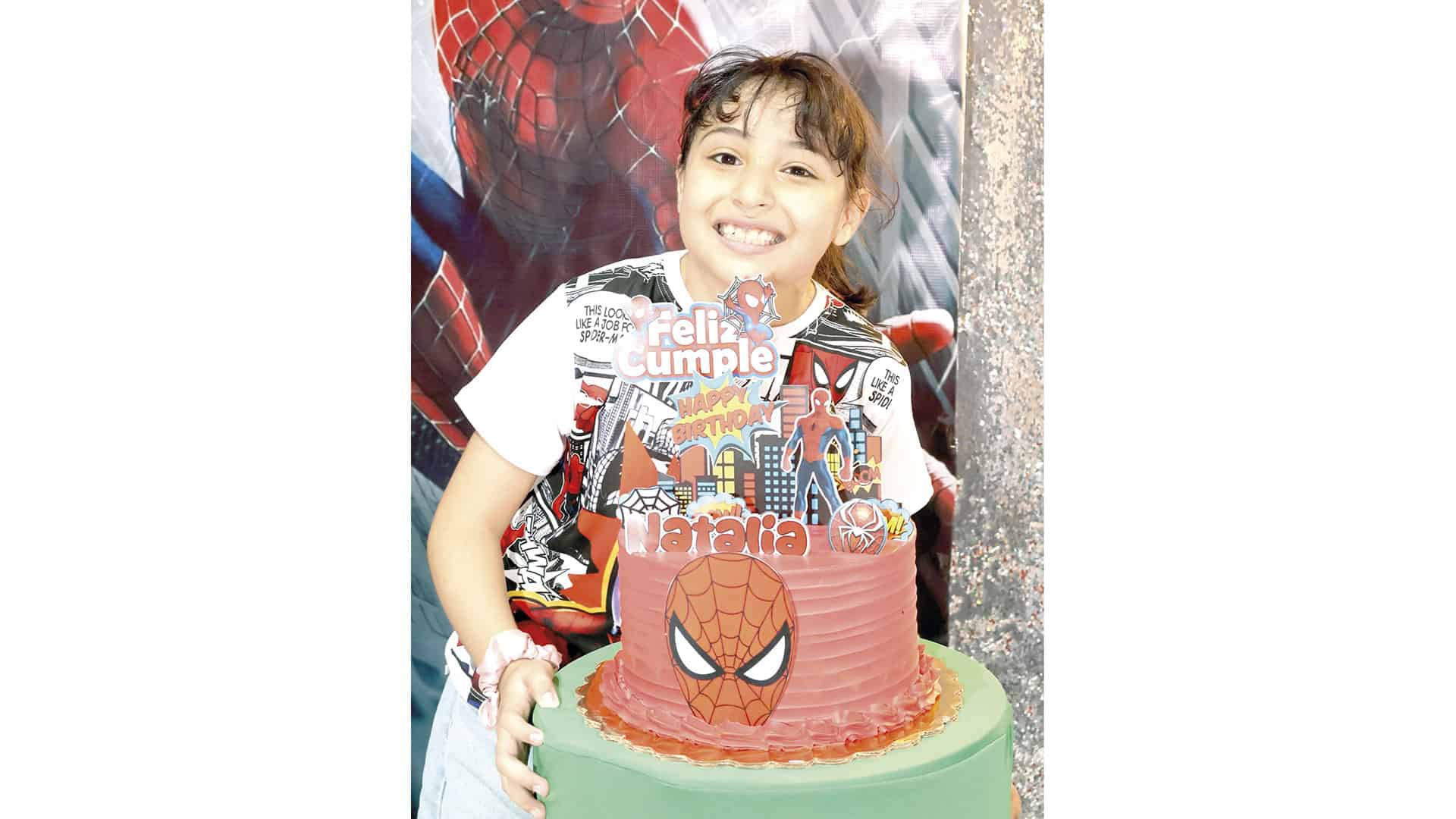 Natalia García celebra sus 9 años con fiesta temática del Hombre Araña y familia