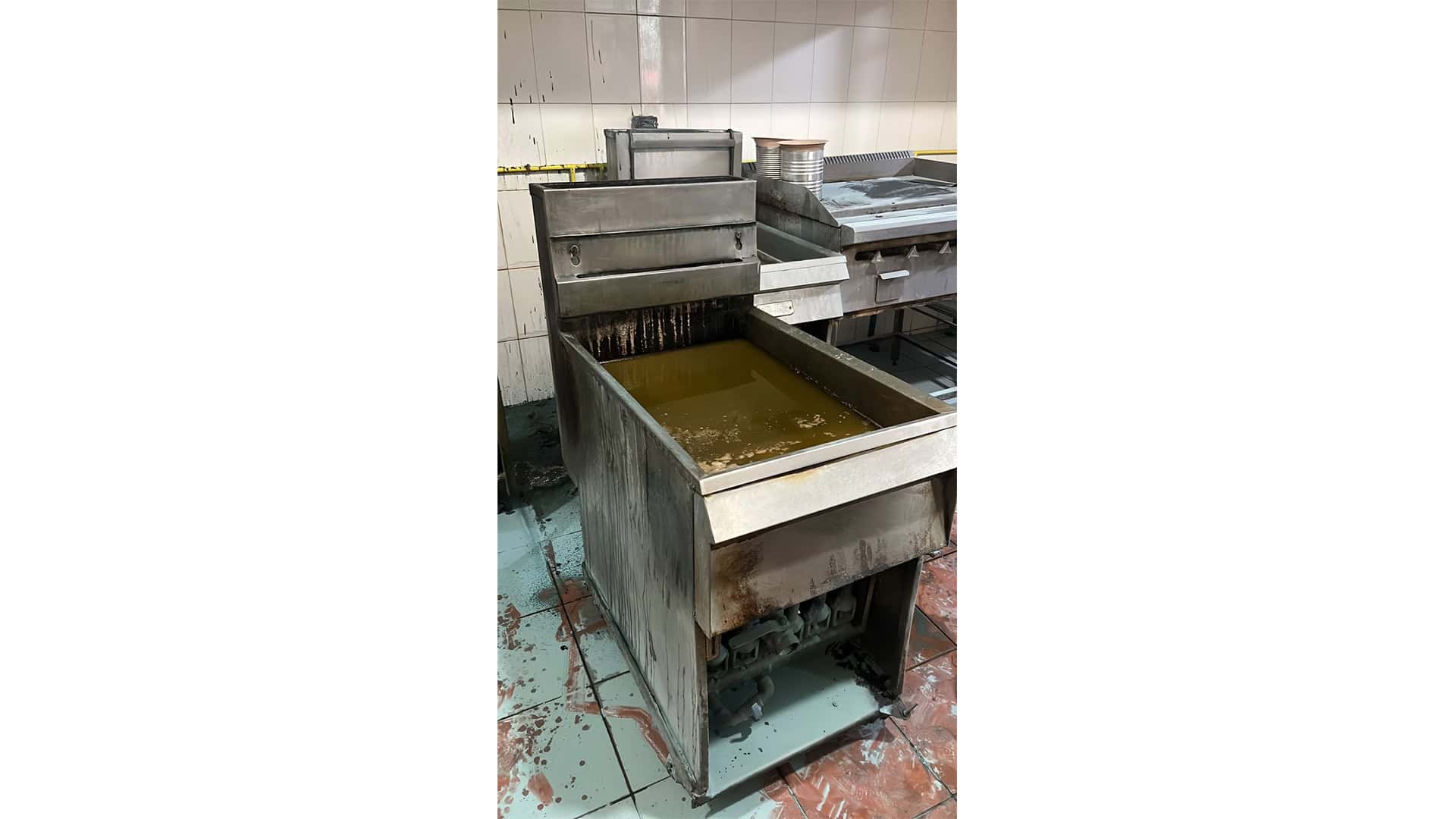 Conato de incendio en restaurante de pollos en Monclova moviliza a Bomberos