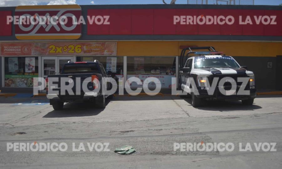 Asaltan tienda en Monclova con pistola y cuchillo; huyen y dejan prenda como rastro