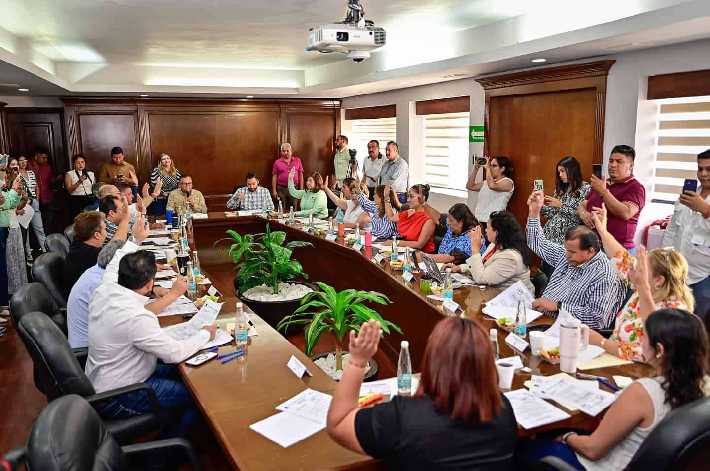 Monclova dona terreno para terapias con caballos a niños con discapacidad