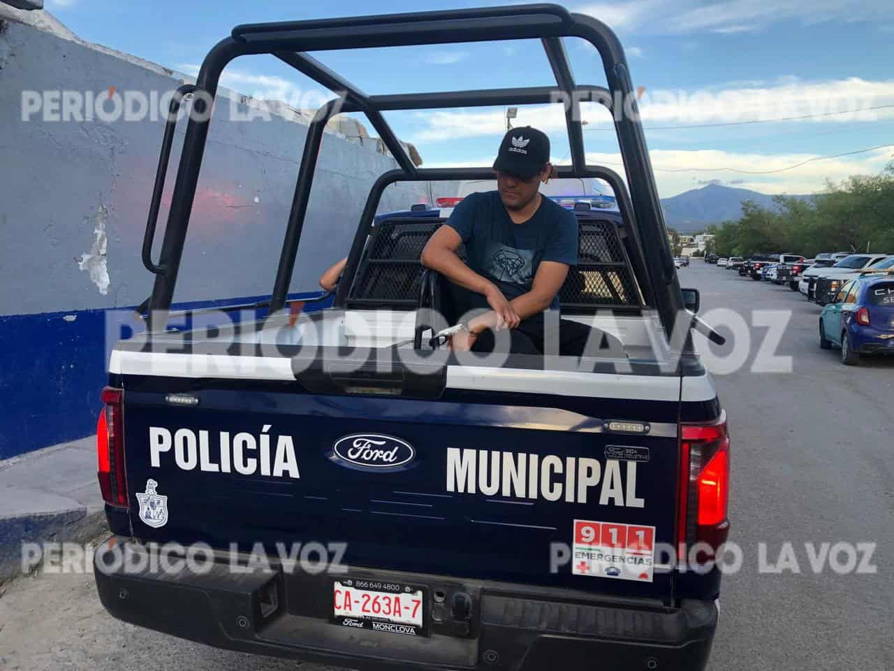 Matrimonio de la colonia Ramos Arizpe detenido tras escandalosa discusión en la calle