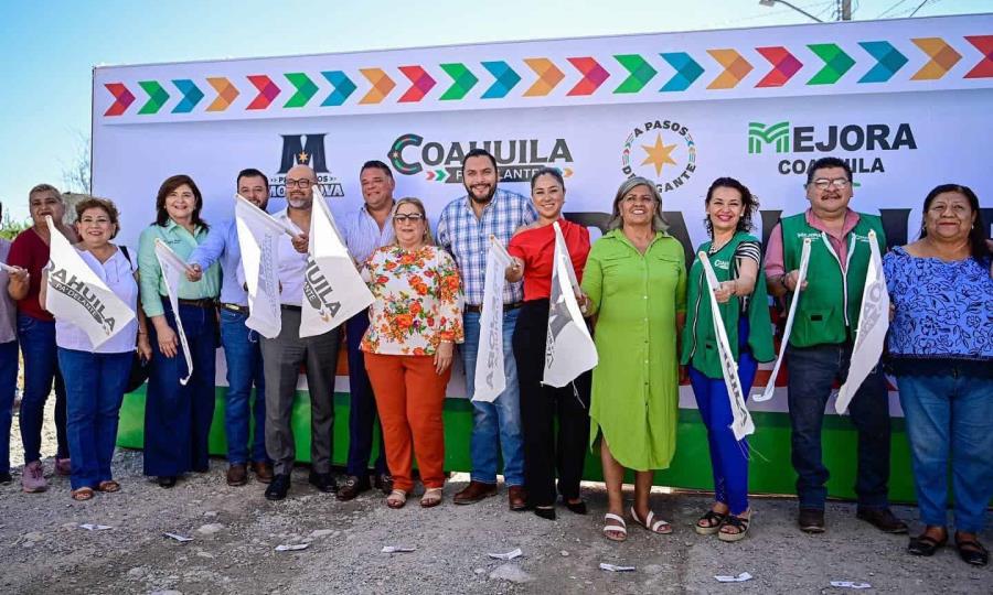 Carlos Villarreal inicia pavimentación en la colonia Lupita Murguía de Monclova