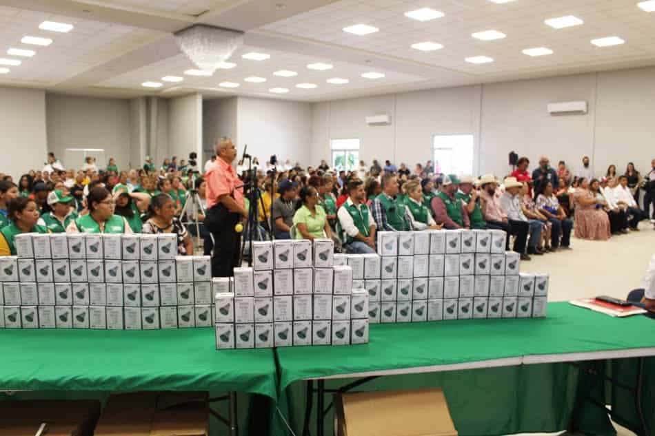 Promueven ahorro de agua con regaderas ecológicas en Nava