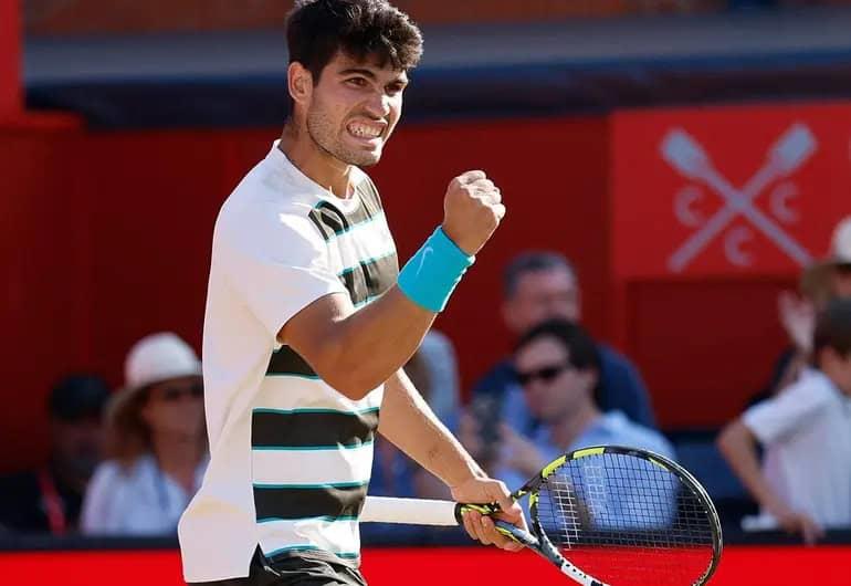 Carlos Alcaraz elimina a Arthur Rinderknech y se clasifica a semifinales en Queens